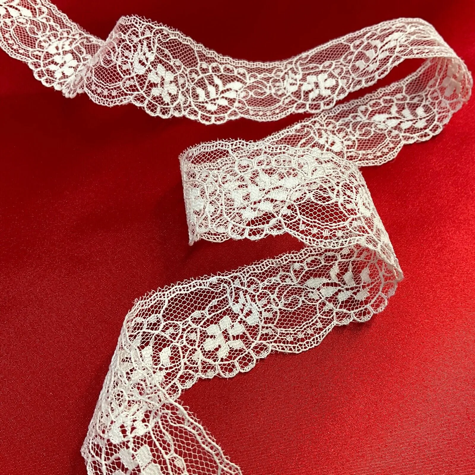 30mm wide White scalloped edge Flat Lace trimming edging border M1719