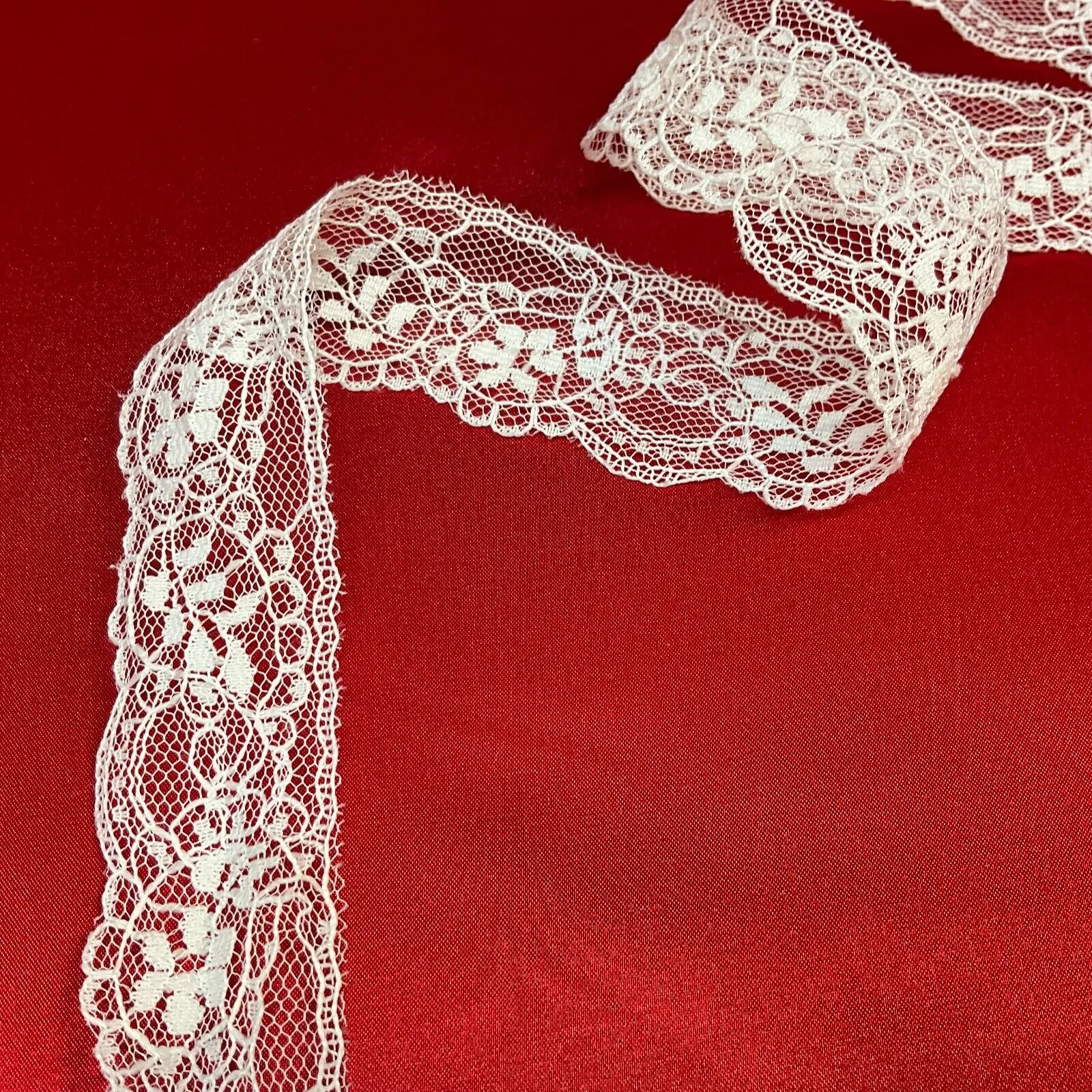 30mm wide White scalloped edge Flat Lace trimming edging border M1719