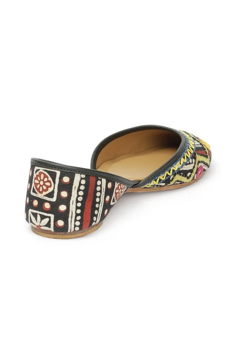 Black Kutch Embroidered Juttis